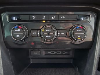 VOLKSWAGEN TIGUAN 2.0 TDI Match SUV 5dr Diesel DSG 4Motion Euro 6 (s/s) (190 ps)