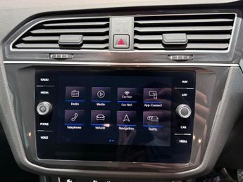 VOLKSWAGEN TIGUAN 2.0 TDI Match SUV 5dr Diesel DSG 4Motion Euro 6 (s/s) (190 ps)