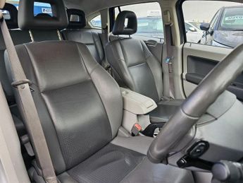 DODGE CALIBER AUTOMATIC 2.0 SXT Hatchback 5dr Petrol CVT (192 g/km, 154 bhp)