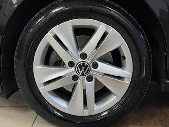 VOLKSWAGEN GOLF 2.0 TDI Life Hatchback 5dr Diesel DSG Euro 6 (s/s) (115 ps)
