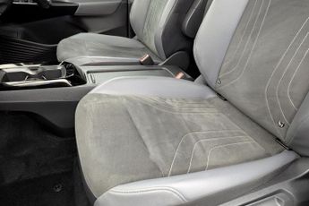 VOLKSWAGEN ID.4 Pure 52kWh Life SUV 5dr Electric Auto (148 ps)