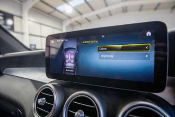 MERCEDES-BENZ GLC 2.0 GLC300d AMG Line (Premium Plus) SUV 5dr Diesel G-Tronic+ 4MA