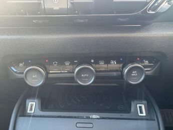 CITROEN e-C4 50kWh Shine Plus Hatchback 5dr Electric Auto (7.4kW Charger) 