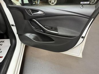 VAUXHALL ASTRA 1.6 CDTi BlueInjection SRi Hatchback 5dr Diesel Auto Euro 6 (136