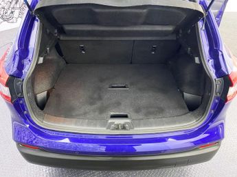 NISSAN QASHQAI 1.3 DIG-T N-Connecta SUV 5dr Petrol DCT Auto Euro 6 (s/s) (160 p