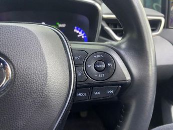 TOYOTA COROLLA 2.0 VVT-h Design Touring Sports 5dr Petrol Hybrid CVT Euro 6 (s/