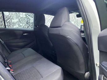 TOYOTA COROLLA 2.0 VVT-h Design Touring Sports 5dr Petrol Hybrid CVT Euro 6 (s/