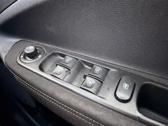 RENAULT ZOE R110 41kWh Dynamique Nav Hatchback 5dr Electric Auto (107 bhp)