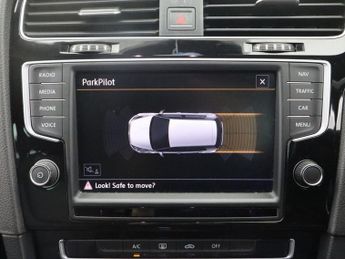 VOLKSWAGEN GOLF 2.0 TDI BlueMotion Tech R-Line Edition Hatchback 5dr Diesel DSG 