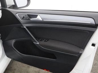 VOLKSWAGEN GOLF 2.0 TDI BlueMotion Tech R-Line Edition Hatchback 5dr Diesel DSG 