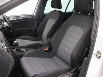 VOLKSWAGEN GOLF 2.0 TDI BlueMotion Tech R-Line Edition Hatchback 5dr Diesel DSG 