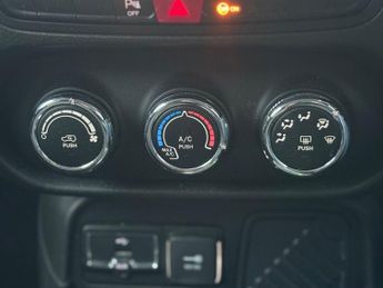 JEEP RENEGADE 1.4T MultiAirII Longitude SUV 5dr Petrol DDCT Euro 6 (s/s) (140 