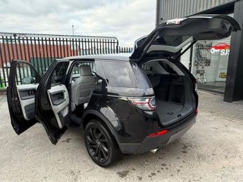 LAND ROVER DISCOVERY SPORT 2.0 TD4 HSE Black SUV 5dr Diesel Auto 4WD Euro 6 (s/s) (180 ps)