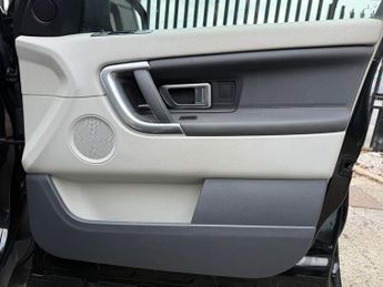 LAND ROVER DISCOVERY SPORT 2.0 TD4 HSE Black SUV 5dr Diesel Auto 4WD Euro 6 (s/s) (180 ps)