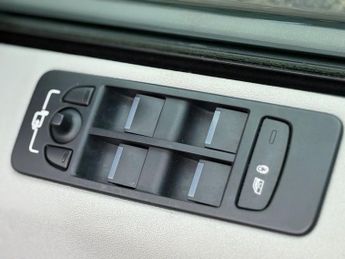 LAND ROVER DISCOVERY SPORT 2.0 TD4 HSE Black SUV 5dr Diesel Auto 4WD Euro 6 (s/s) (180 ps)