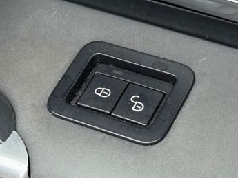 LAND ROVER DISCOVERY SPORT 2.0 TD4 HSE Black SUV 5dr Diesel Auto 4WD Euro 6 (s/s) (180 ps)