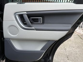 LAND ROVER DISCOVERY SPORT 2.0 TD4 HSE Black SUV 5dr Diesel Auto 4WD Euro 6 (s/s) (180 ps)