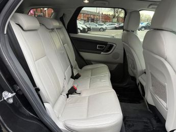 LAND ROVER DISCOVERY SPORT 2.0 TD4 HSE Black SUV 5dr Diesel Auto 4WD Euro 6 (s/s) (180 ps)