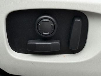 LAND ROVER DISCOVERY SPORT 2.0 TD4 HSE Black SUV 5dr Diesel Auto 4WD Euro 6 (s/s) (180 ps)