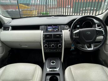 LAND ROVER DISCOVERY SPORT 2.0 TD4 HSE Black SUV 5dr Diesel Auto 4WD Euro 6 (s/s) (180 ps)