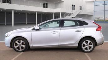 VOLVO V40 1.5 T2 SE Hatchback 5dr Petrol Auto Euro 6 (s/s) (122 ps)