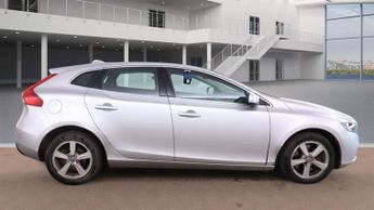 VOLVO V40 1.5 T2 SE Hatchback 5dr Petrol Auto Euro 6 (s/s) (122 ps)