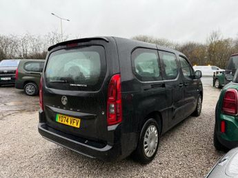 VAUXHALL Combo Life Electric 52kWh Design XL MPV 5dr Electric Auto (7.4kW Charger) (136 ps)