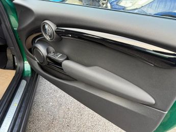 MINI Electric Hatch Cooper SE 32.6kWh Level 3 Hatchback 3dr Electric Auto (184 ps)