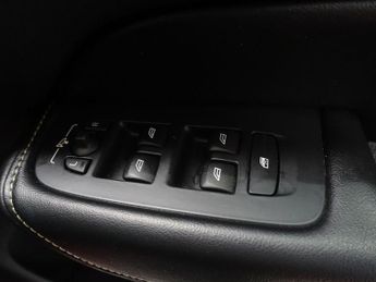 VOLVO XC60 2.0 D5 PowerPulse R-Design SUV 5dr Diesel Auto AWD Euro 6 (s/s) 