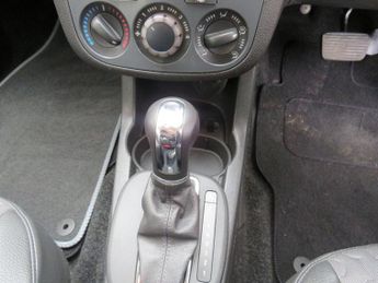 VAUXHALL CORSA 1.4 16V SE Hatchback 5dr Petrol Auto Euro 5 (100 ps)