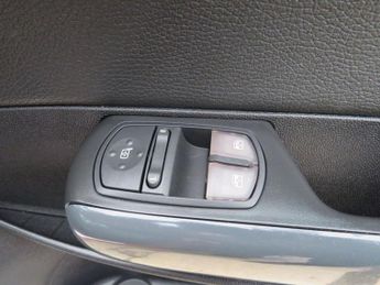 VAUXHALL CORSA 1.4 16V SE Hatchback 5dr Petrol Auto Euro 5 (100 ps)