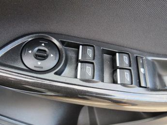 FORD FOCUS 1.6 Titanium Hatchback 5dr Petrol Powershift Euro 6 (125 ps)