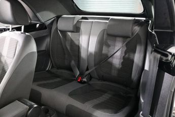 VOLKSWAGEN BEETLE 2.0 TDI Sport Cabriolet 2dr Diesel DSG Euro 5 (140 ps)