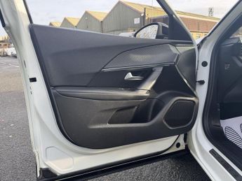PEUGEOT E-2008 50kWh GT SUV 5dr Electric Auto (136 ps)