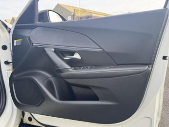 PEUGEOT E-2008 50kWh GT SUV 5dr Electric Auto (136 ps)