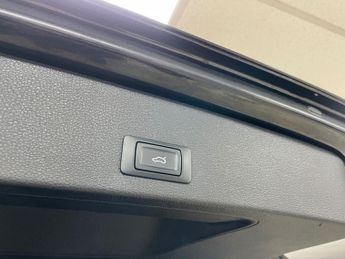 AUDI Q2 1.6 TDI 30 S line SUV 5dr Diesel S Tronic Euro 6 (s/s) (116 ps)