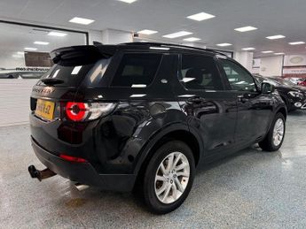 LAND ROVER DISCOVERY SPORT 2.0 TD4 SE Tech SUV 5dr Diesel Auto 4WD Euro 6 (s/s) (180 ps)