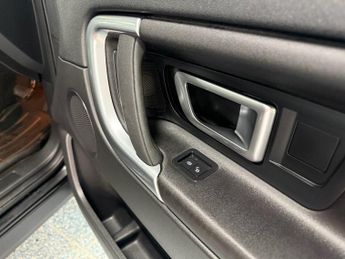 LAND ROVER DISCOVERY SPORT 2.0 TD4 SE Tech SUV 5dr Diesel Auto 4WD Euro 6 (s/s) (180 ps)