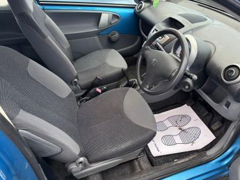 PEUGEOT 107 1.0 12V Urban Hatchback 3dr Petrol Manual Euro 4 (68 ps)