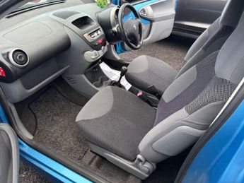 PEUGEOT 107 1.0 12V Urban Hatchback 3dr Petrol Manual Euro 4 (68 ps)