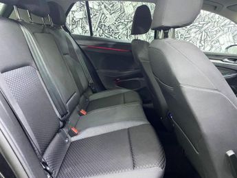 VOLKSWAGEN GOLF 1.0 eTSI MHEV Active Hatchback 5dr Petrol Hybrid DSG Euro 6 (s/s