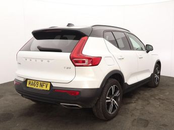 VOLVO XC40 1.5 T3 R-Design SUV 5dr Petrol Auto Euro 6 (s/s) (163 ps)