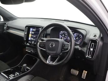 VOLVO XC40 1.5 T3 R-Design SUV 5dr Petrol Auto Euro 6 (s/s) (163 ps)