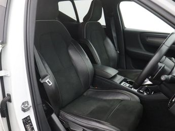 VOLVO XC40 1.5 T3 R-Design SUV 5dr Petrol Auto Euro 6 (s/s) (163 ps)