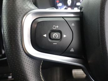 VOLVO XC40 1.5 T3 R-Design SUV 5dr Petrol Auto Euro 6 (s/s) (163 ps)