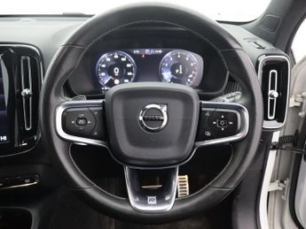 VOLVO XC40 1.5 T3 R-Design SUV 5dr Petrol Auto Euro 6 (s/s) (163 ps)