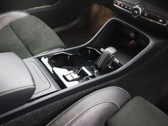 VOLVO XC40 1.5 T3 R-Design SUV 5dr Petrol Auto Euro 6 (s/s) (163 ps)