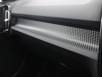 VOLVO XC40 1.5 T3 R-Design SUV 5dr Petrol Auto Euro 6 (s/s) (163 ps)