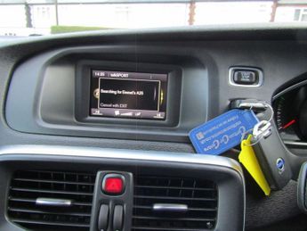 VOLVO V40 CROSS COUNTRY 1.6 D2 Lux Hatchback 5dr Diesel Powershift Euro 5 (s/s) (115 ps)