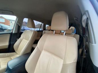 TOYOTA RAV4 2.2 D-4D Invincible SUV 5dr Diesel Manual 4WD Euro 5 (150 ps)